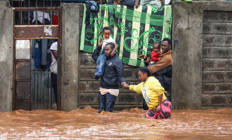 Floods flooded Kenya, killing at least 32 people and displacing thousands