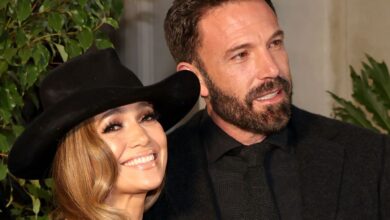 Ben Affleck hides his ring finger amid rumors of divorce from Jennifer Lopez