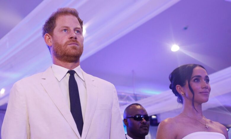 The photo of Meghan Markle and Prince Harry in an important historical moment was chosen for the major title