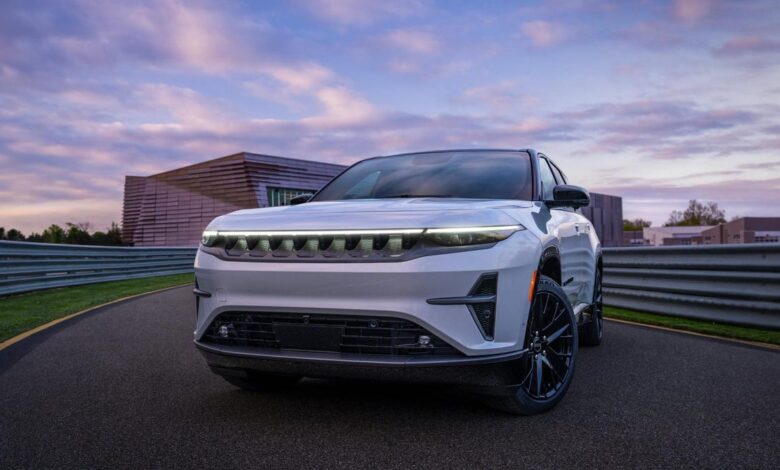 Jeep Wagoneer S 2024 is a 600 horsepower model aiming at Jeep's all-electric future