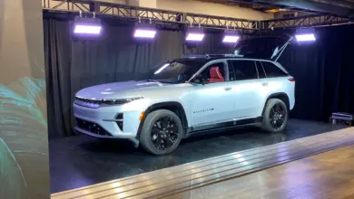 2024 Jeep Wagoneer S EV compares to the Grand Cherokee, topping 300 miles