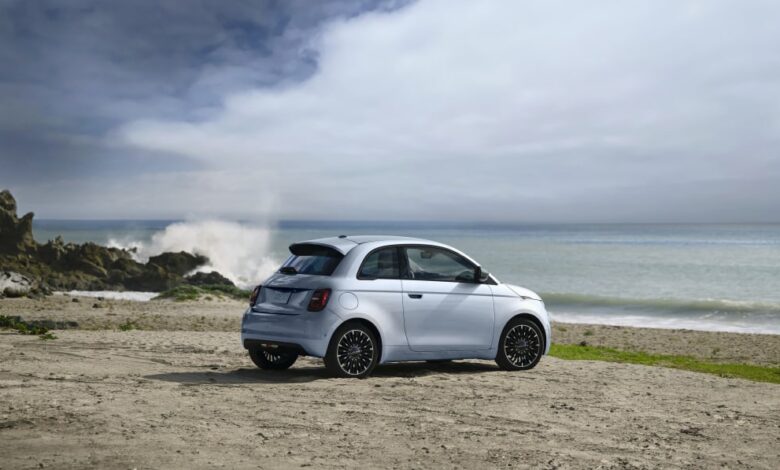 The Los Angeles Inspired Fiat 500e has a beach-inspired paint job