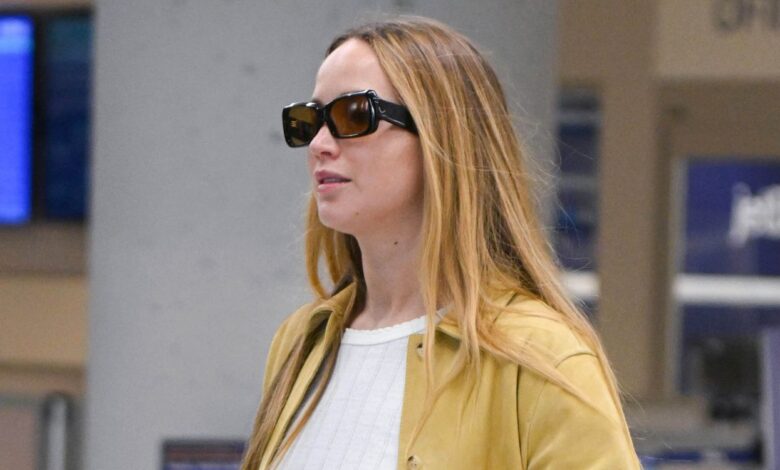Jennifer Lawrence's chic travel bag will have you updating your duffel bag