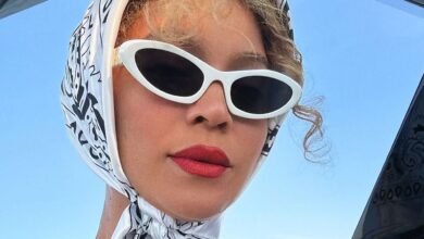 Beyonce wore a white sundress and a Bandana bag