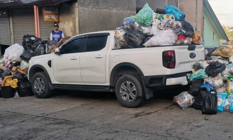 Ford Ranger turned into a garbage truck after being parked illegally