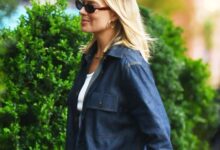 Margot Robbie wears ballet flats with jeans in New York