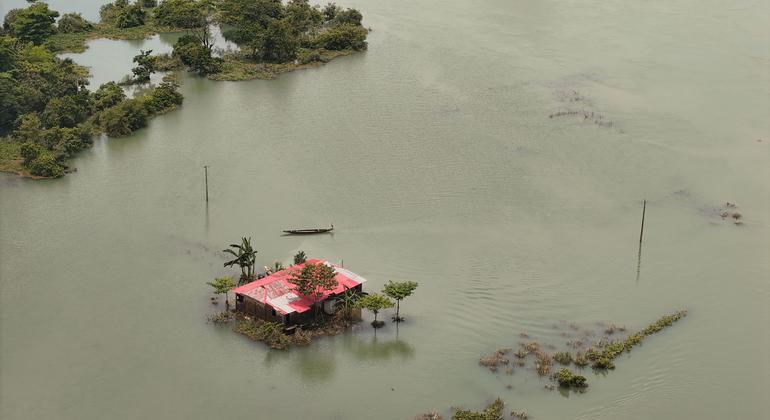 World news in brief: UN responds to floods in Bangladesh, sports and human rights, polio vaccination in Angola