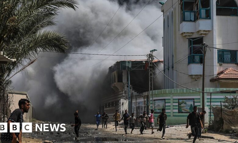 Israeli airstrike on Gaza school 'kills 30'