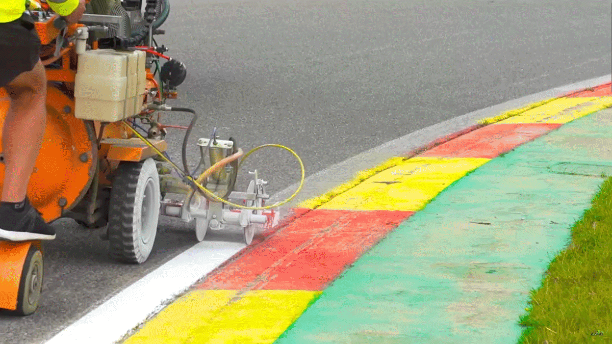This is how F1 tracks are painted before race weekends