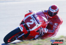 First corner of the Arai 500 race with #2 Kevin Magee/Yamaha 989 and #32 Rob Phillis/Kawasaki 750.