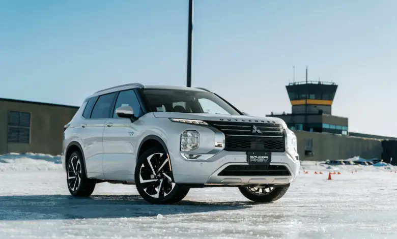 2025 Mitsubishi Outlander Plug-in gets more standard equipment