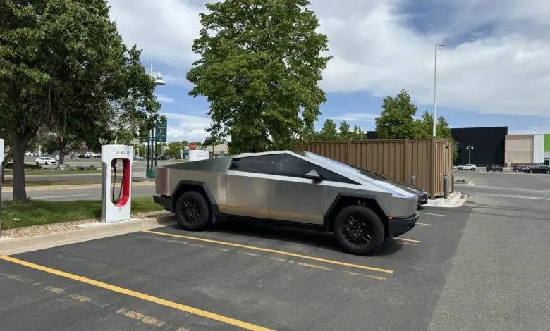 Tesla Tests 320+ kW Power with Superchargers and Cybertruck