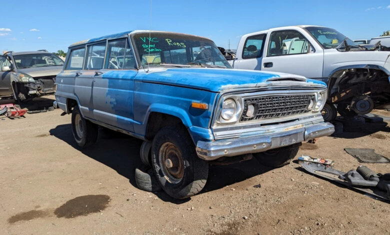 Junkyard Gem: 1975 Jeep Wagoneer