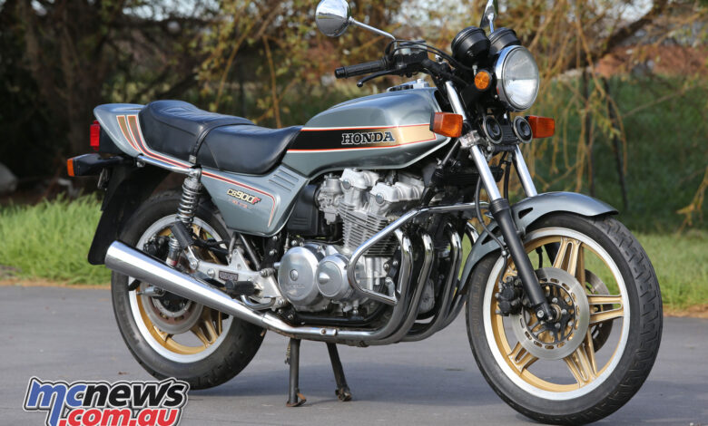 Honda CB900F Bol d'Or successor to CB750