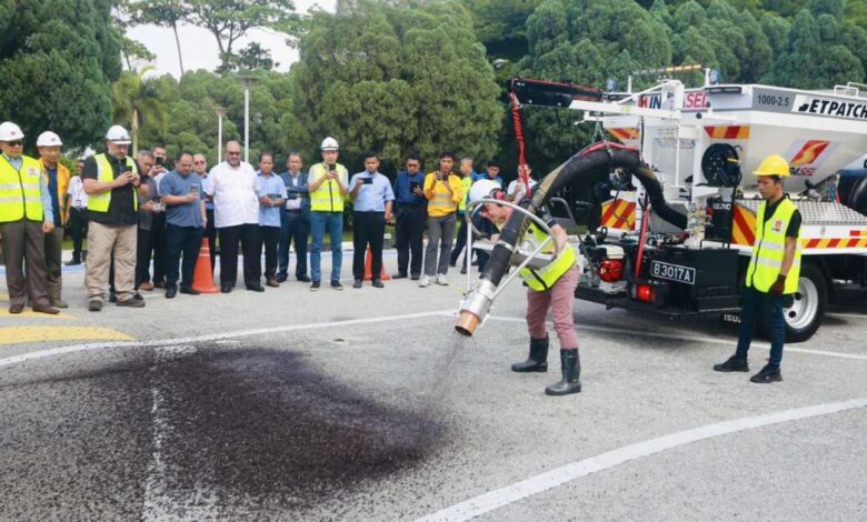 Selangor state government using Jetpatcher machine for road repair; just 15 minutes required per pothole