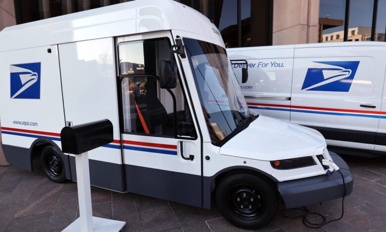 The New Generation of Postal Trucks May Look Silly, But Mailmen Love Them