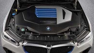 BMW sees hydrogen-powered car volume, forms fuel cell alliance with Toyota