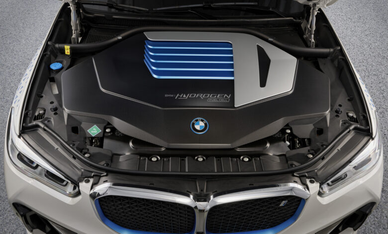 BMW sees hydrogen-powered car volume, forms fuel cell alliance with Toyota