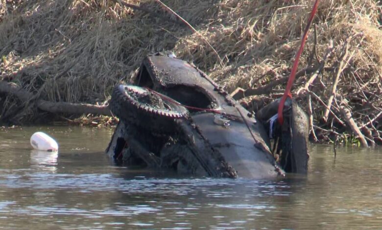 Remains Found Inside Sunken Car After 48 Years